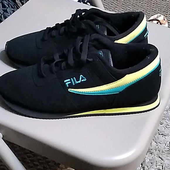 Shoes - Picture 3 of 4